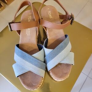 Brand New TOMS Denim Espadrilles Casual Comfort Shoes